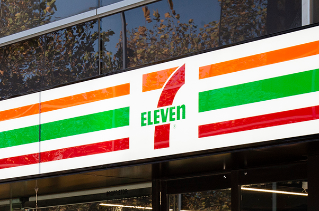 Image of the logo on the front of a 7-Eleven store